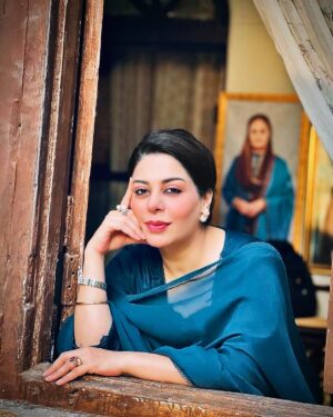 Uzma Hassan Instagram - Being Asima. 🪻

#bts 
#manmastmalang  Evety Friday- Sunday at 8pm. 
Only on @harpalgeotv