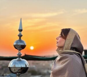 Uzma Hassan Instagram - ‘ I searched for God and found only myself.
I searched for myself and found only God.’
 
~ #rumi 
#jummamubarak