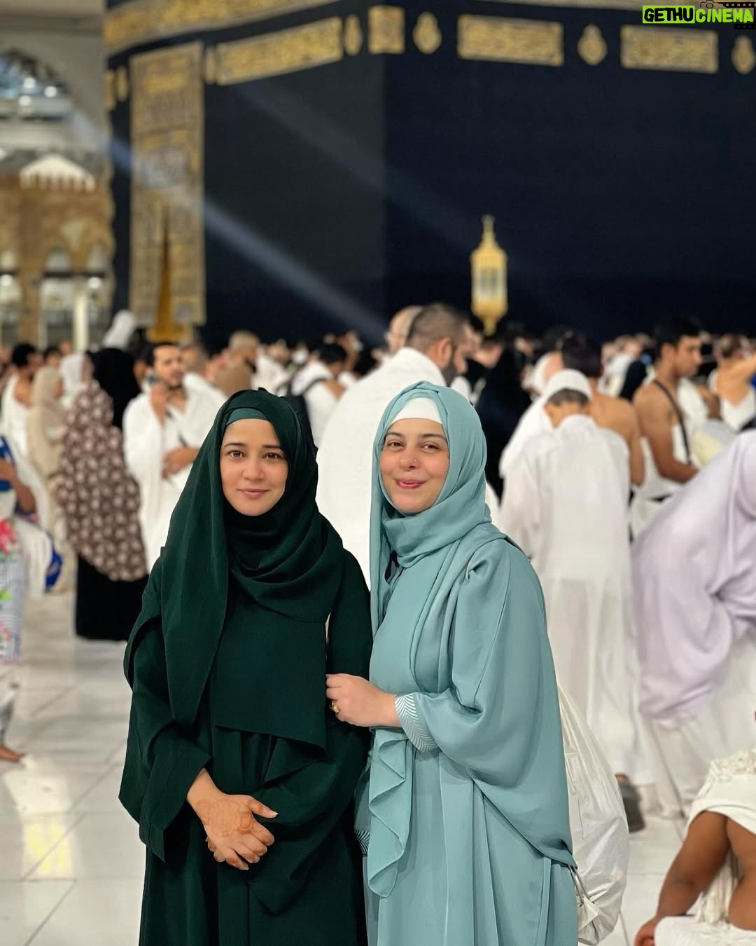 Uzma Hassan - 47K Likes - The one without whom this trip would not have been possible. The one who insisted that I join her and her gracious family on this pilgrimage. The one who left no stone unturned, who kept reminding me that I’m not a burden, that it is Allah who is inviting me to come and how I must not decline. The one who made sure I show up, and even offered to cover my expenses if my cheque didn’t come through on time, the one who didn’t want to leave me behind, at any cost…the one who literally held my hand and guided me throughout the Tawaaf, even though she had her kids and family to look after. The one who wanted so much for me to experience the ‘sakoon’ , to put my duas before God.. the one who made sure I’m comfortable, even at the cost of her own comfort.. that I eat properly, sleep properly, don’t feel left out at any given time..
Who said, “Baji, Umrah family ke saath hi karte hain. You’re my family.’
when I wondered and was in doubt if I even deserve to go, she said, “ koi aapke ghar apki marzi ke baghair aasakta hai? Nai na. Toh Allah ki marzi hai ke aap aaein. HE is calling you.”
“Aap dekhna. Apki Namaz badal jaye gi.”
When I was nervous that I might forget what I have to recite, she said :
“Nothing matters. It’s just you and Him. He knows what is in your heart.”
She held my hand and asked me to lower my gaze as we entered the Haram, and look up only when she tells me to, so that I could see the Kaaba 🕋 up close and then pray with all my heart..
“Jo dil mein, keh dein.. Agay Woh jaane.”
@faizagillani , I may not know much, but I know that I am truly blessed to have you in my life. You are an Angel. May Allah bless you abundantly for the beautiful soul that you are. Rarely does one come across such a selfless person..
It’s a privilege to be your friend .. and It’s my honour to be your ‘family’.
forever in your debt… 🙏🏼❤️🙏🏼