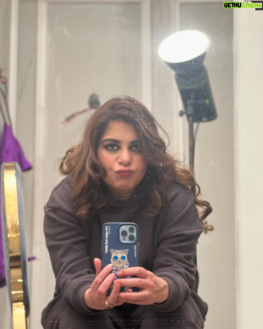 Uzma Hassan - 2.5K Likes - Fifty shades of boredom.
#howispentvalentinesday
#lifeofanactor
#shootdiaries