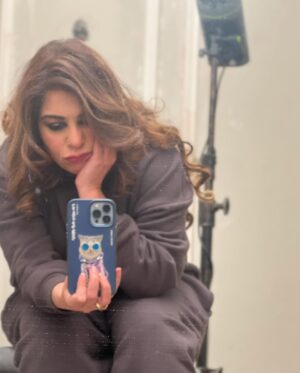 Uzma Hassan Instagram - Fifty shades of boredom. 

#howispentvalentinesday 
#lifeofanactor 
#shootdiaries