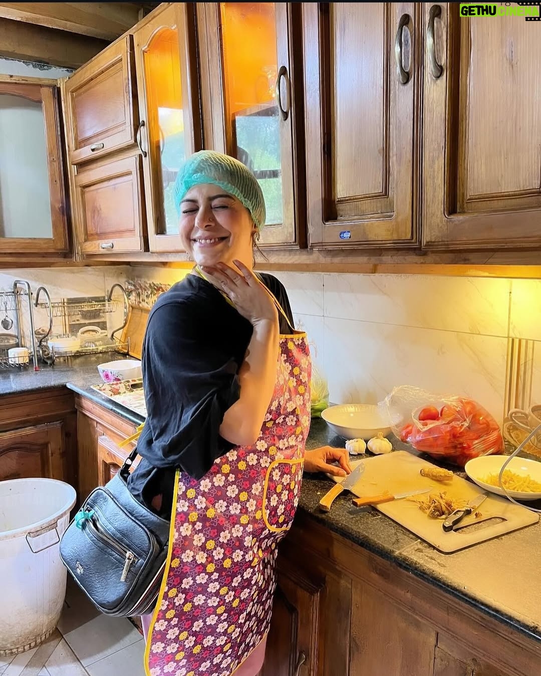 Uzma Hassan - 3.6K Likes - Besides giving unsolicited advice, I also cooked for the murderous bunch!
P.s : you’re welcome!
Love,
Gulwareen. 😤
#bts
#khaie
📷: @mahenurhaider 🌸🌸🌸