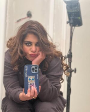 Uzma Hassan Instagram - Fifty shades of boredom. 

#howispentvalentinesday 
#lifeofanactor 
#shootdiaries