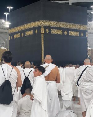 Uzma Hassan Instagram - I have performed My first Umrah. Alhamdulilah! 🤲🏼

Labbayk Allahumma Labbayk 

Jumma Mubarak and Eid Mubarak! 🌸🕋🌸

Took my grandmothers Jaanamaz to pray. ❤️

Gaza, 🇵🇸 I carry you in my heart, along with my parents.