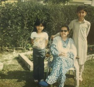 Uzma Hassan Instagram - Happy birthday in Heaven to my beautiful, kind and one in a trillion, Bama! (Nani)

She made me learn Surah Fatiha by heart and all the verses that I know. She taught us resilience, kindness and the importance and power of faith. She was a force of nature. She was my mother’s entire universe and the glue that held us all together. 
 

She loved Ustaad Pathanay Khan. .This was her favourite song.. 🌸🌸🌸🌸🌸

I love you… forever! ❤️

P.s : yes! That’s little me, on the left. 🙂

Kaafi by Khwaja Ghulam Fareed.