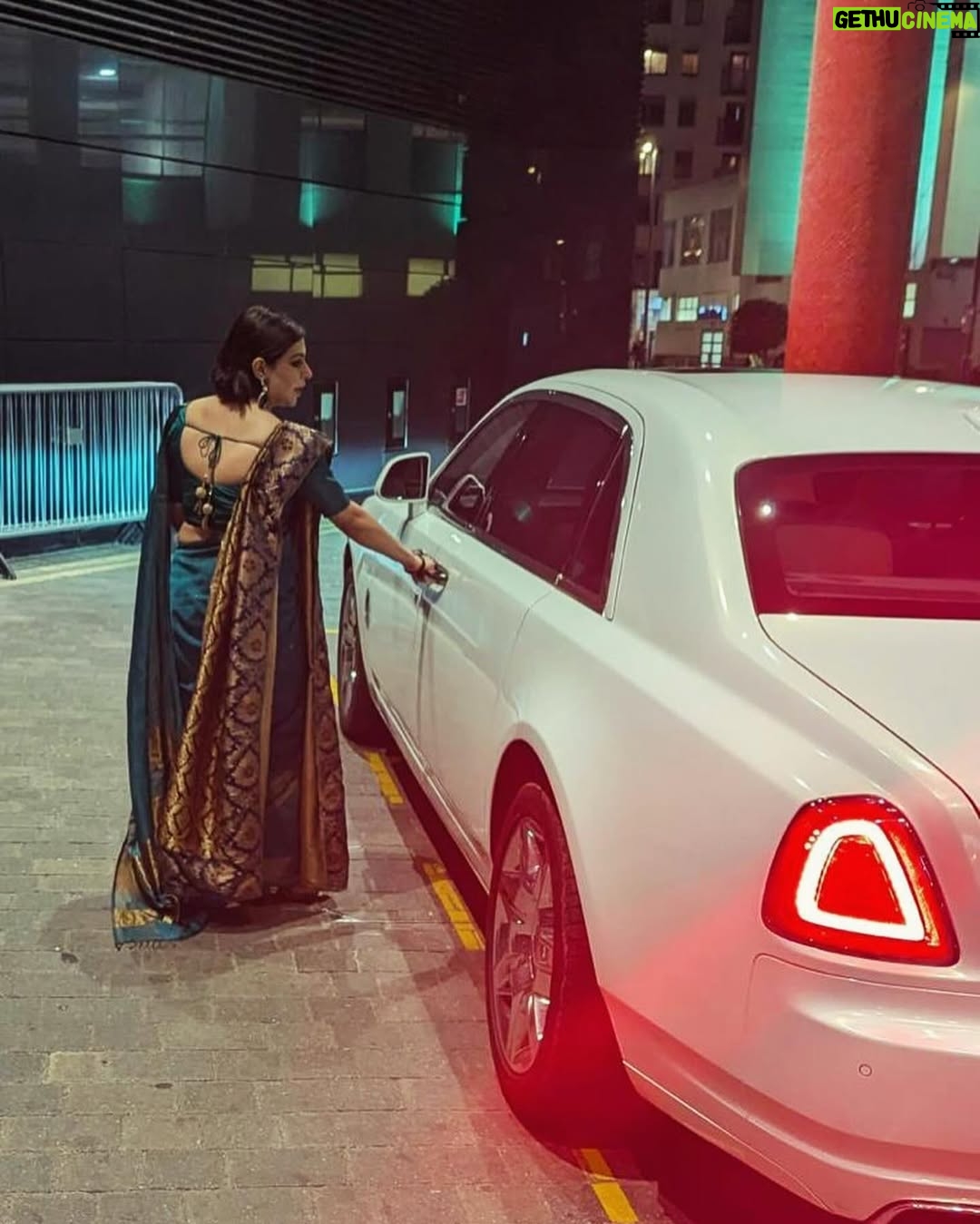 Uzma Hassan - 5.7K Likes - So proud of you @uzmahassanofficial , my gorgeous soul sister … rocking at the Hum Awards in London Wembley Arena, being nominated as the best supporting actress . You are an extraordinary talent and a human being . May you keep shining bright always . More to come . Boht boht Mubarak meri jaan . Love youuu 👏🌹🥂✨🤩♥️