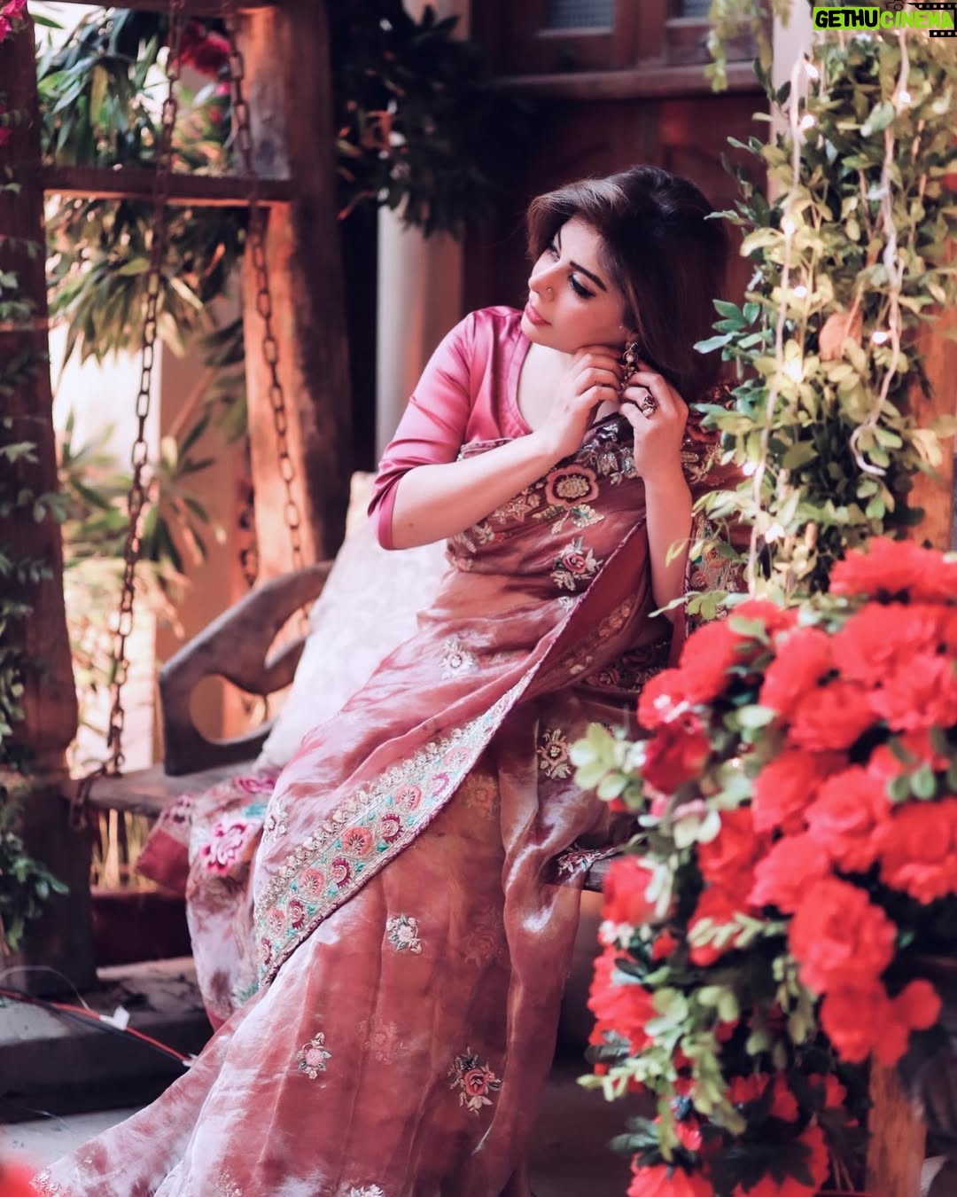 Uzma Hassan - 14.2K Likes - Aaaaaannnd it’s a wrap!
Goodbye #mannatmurad ! Thank you for being a wonderful audience! 🌸🌸🌸🌸🌸🌸
Sabiha Bhabi signing off! 🫡
@wajahathussain.syed 🫡
, @irsaaghazal , @iiqraaziz , @noorulhassanmuhammad , @beingtipusharif , @mustafa_chang , @alirehmankhan , @talha_chahour , @faizagillani , @rehmazamanofficial , @sana_nadir , @miznawaqasofficial , @alisafina , @rabyakulsoomofficial @sachalafzal_ , @siddiqhammad , it was wonderful sharing the screen with you!
Wearing this gorgeous saree by : @thehouseofkamiarrokni
👗🩷🩷🩷
