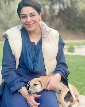 Uzma Hassan Instagram - Perhaps, we can learn to be kinder to these creatures, who are the most trusting and pure ..and who are often at the receiving end of endless torture, abuse, hatred and violence..maybe, by doing so, we can learn to be more empathetic towards each other and inspire others to follow suit.. maybe, by trying to understand the suffering of those who have no voice, we can understand the pain of the world around us..
Maybe, by these small acts of kindness and acceptance, we can try to be better human beings.. maybe, together we can pave the way for a better society ..a kinder, more empathetic and humane world. 

From the sets of a new drama, Dobby says ‘Hi!’. ♥️🐕♥️

I wish that Dobby, and all the others like him are safe, and witness nothing but love, kindness and  us as the best versions of ourselves. 🤲🏼

#bts #kindness #love #empathy #dogsofinstagram #streetdogsofpakistan