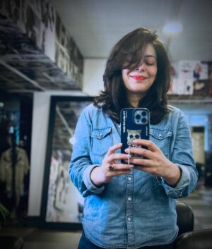 Uzma Hassan Instagram - From the ash (blonde ) rises the raven! ..( well, brunette, to be honest .. 🙄😬) TaDaaaaaa 

The genius of @tariqaminofficial ! ❤️