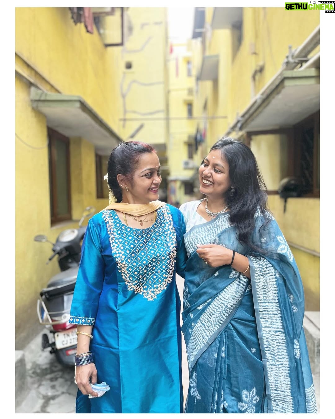 VJ Tara - 2.4K Likes - Fam jam 🤍
.
.
.
Saree : @theoosinool
#family #familytime #familyphotography