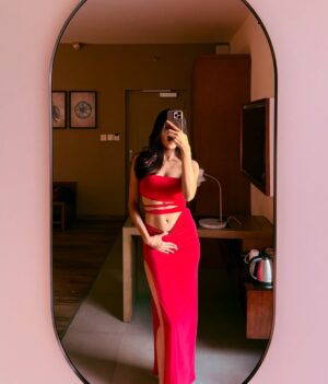 Vaishnavi Andhale Instagram - Sweet and Spicy with a sprinkle of Sparkle 🌶️🍫✨
Serving my Sundowner look freshly from Goa !