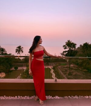 Vaishnavi Andhale Instagram - Sweet and Spicy with a sprinkle of Sparkle 🌶️🍫✨
Serving my Sundowner look freshly from Goa !