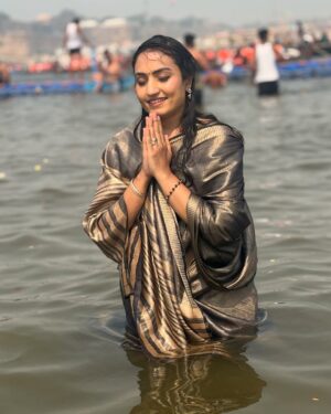 Vaishnavi Gowda Instagram - Late post ! 

MAHA KUMBH MELA 🙏🏻

So grateful and blessed to have celebrated my birthday here 
Thank you for all your lovely wishes ✨
Truly made my day special ❤️