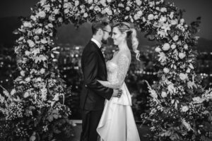 Valeria Ortega Instagram - Happy anniversary @franklawn 
El año pasado celebrábamos nuestro matrimonio 

Me casaría de nuevo! 
@coniprovens @danielagaldames @gioyber @cinemabuke