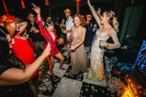 Valeria Ortega Instagram - Happy anniversary @franklawn 
El año pasado celebrábamos nuestro matrimonio 

Me casaría de nuevo! 
@coniprovens @danielagaldames @gioyber @cinemabuke