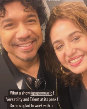 Vandana Sajnani Instagram - Read caption below .. 
So so glad to work with u @paponmusic and get started with you for shows ! What a fabulous singer / artist / human / entertainer as well as a neighbour are you ❤️❤️.
What a show ! At the legendary Shamumhanda hall in Mumbai over the weekend . #Fullhouse #Soldout ! 
I’m so happy my mom and my aunts all got to see his magic . And the sweetest gesture by him to come down and meet my aunts n hug my mom 🧿🙏.
The euphoria in the audience was next level. My first ever experience with him  was when #Papon agreed to sing on my 50th birthday party and treat all my friends to his amazing voice and energy . 
And then I got a chance to organise his this show in Mumbai. 
And this is not the first. There are going to be many more for sure . 
My husband @rajesh_khattar also had his first experience in his show and we are totally bowled by his talent and versatility.  Love you papon ! . My aunt @monabhambhani was visiting from America and she is now a fan for life ! 
It was such a joy to see my company logo #Mokshcreations on the screen . 
The ghazals he sings deserves a special mention. WOW papon . 
Your fan following is another level . Each one sings along with you . That was the most beautiful part of the evening , along with you singing some Assamese songs and everyone dancing along ! 
If you haven’t seen him perform , you are surely missing something amazing !!! .
.
 . #Highenergy #Concert #Singer #Musicalevening #Bollywood