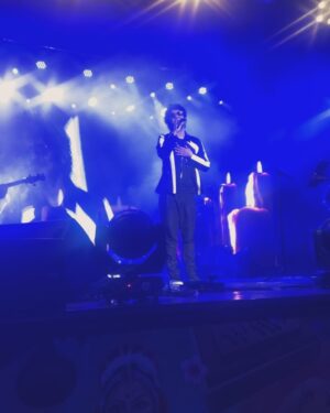Vandana Sajnani Instagram - Read caption below .. 
So so glad to work with u @paponmusic and get started with you for shows ! What a fabulous singer / artist / human / entertainer as well as a neighbour are you ❤️❤️.
What a show ! At the legendary Shamumhanda hall in Mumbai over the weekend . #Fullhouse #Soldout ! 
I’m so happy my mom and my aunts all got to see his magic . And the sweetest gesture by him to come down and meet my aunts n hug my mom 🧿🙏.
The euphoria in the audience was next level. My first ever experience with him  was when #Papon agreed to sing on my 50th birthday party and treat all my friends to his amazing voice and energy . 
And then I got a chance to organise his this show in Mumbai. 
And this is not the first. There are going to be many more for sure . 
My husband @rajesh_khattar also had his first experience in his show and we are totally bowled by his talent and versatility.  Love you papon ! . My aunt @monabhambhani was visiting from America and she is now a fan for life ! 
It was such a joy to see my company logo #Mokshcreations on the screen . 
The ghazals he sings deserves a special mention. WOW papon . 
Your fan following is another level . Each one sings along with you . That was the most beautiful part of the evening , along with you singing some Assamese songs and everyone dancing along ! 
If you haven’t seen him perform , you are surely missing something amazing !!! .
.
 . #Highenergy #Concert #Singer #Musicalevening #Bollywood