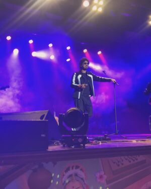 Vandana Sajnani Instagram - Read caption below .. 
So so glad to work with u @paponmusic and get started with you for shows ! What a fabulous singer / artist / human / entertainer as well as a neighbour are you ❤️❤️.
What a show ! At the legendary Shamumhanda hall in Mumbai over the weekend . #Fullhouse #Soldout ! 
I’m so happy my mom and my aunts all got to see his magic . And the sweetest gesture by him to come down and meet my aunts n hug my mom 🧿🙏.
The euphoria in the audience was next level. My first ever experience with him  was when #Papon agreed to sing on my 50th birthday party and treat all my friends to his amazing voice and energy . 
And then I got a chance to organise his this show in Mumbai. 
And this is not the first. There are going to be many more for sure . 
My husband @rajesh_khattar also had his first experience in his show and we are totally bowled by his talent and versatility.  Love you papon ! . My aunt @monabhambhani was visiting from America and she is now a fan for life ! 
It was such a joy to see my company logo #Mokshcreations on the screen . 
The ghazals he sings deserves a special mention. WOW papon . 
Your fan following is another level . Each one sings along with you . That was the most beautiful part of the evening , along with you singing some Assamese songs and everyone dancing along ! 
If you haven’t seen him perform , you are surely missing something amazing !!! .
.
 . #Highenergy #Concert #Singer #Musicalevening #Bollywood