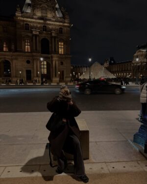 Vanessa Aleksander Instagram - emily w paryżu, vanessa (w) paradis // #paris #alorsondanse