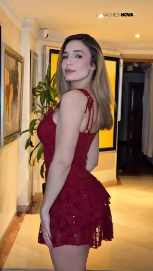 Vanessa Silva Sperka Instagram - Me siento muy guapa con este vestido❤️ @FashionNova