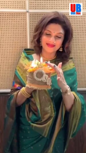 Varsha Usgaonkar Instagram - पुन्हा दिपावलीच्या शुभेच्छा...!!!
.
.
.
.
.
.
#varshausgaonker #wondergirl #colorsmarathi #festival #diwali