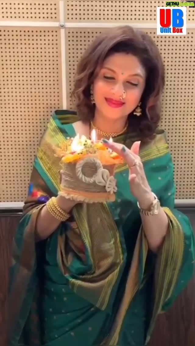 Varsha Usgaonkar - 4.5K Likes - पुन्हा दिपावलीच्या शुभेच्छा...!!!
.
.
.
.
.
.
#varshausgaonker #wondergirl #colorsmarathi #festival #diwali