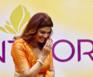 Varsha Usgaonkar Instagram - Our #WonderGirl radiating confidence and color! ✨
Thank you @santoorstayyoung for this beautiful honour.🧡

ह्या आठवड्यात आपली #WonderGirl नॉमिनेटेड आहे. कृपया आपल्या #WonderGirl ला वोट करा 🙏🗳️
तुमच्या मित्रांमध्ये आणि कुटुंबामध्ये हे शेअर करा आणि त्यांना वोट करण्यासाठी प्रोत्साहित करा.

वोट कसे करावे : 
१. @officialjiocinema app डाऊनलोड करा व लॉगिन करा 
२. ⁠त्यावर “Biggboss Marathi” सर्च करा व त्यात वोटिंग section ला जा.
३. ⁠त्यात “वर्षा उसगांवकर” या नावावर click करुन वोट करा. 
तुम्ही ९९ वेळा वोट करु शकता ❤️

‘BIGG BOSS मराठी’ प्रत्येक रात्री ९ वाजता, फक्त @colorsmarathi आणि @officialjiocinema वर.

[Varsha Usgaonker, Sang Kamya Task, Bigg boss marathi, bigg boss season 5, colors marathi, reality show]

#VarshaUsgaonker #VarshaForTheWin #WonderGirl #BiggBoss #BiggBossMarathi #ColorsMarathi #JioCinema #BBM5