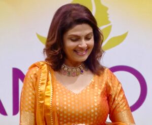 Varsha Usgaonkar Instagram - Our #WonderGirl radiating confidence and color! ✨
Thank you @santoorstayyoung for this beautiful honour.🧡

ह्या आठवड्यात आपली #WonderGirl नॉमिनेटेड आहे. कृपया आपल्या #WonderGirl ला वोट करा 🙏🗳️
तुमच्या मित्रांमध्ये आणि कुटुंबामध्ये हे शेअर करा आणि त्यांना वोट करण्यासाठी प्रोत्साहित करा.

वोट कसे करावे : 
१. @officialjiocinema app डाऊनलोड करा व लॉगिन करा 
२. ⁠त्यावर “Biggboss Marathi” सर्च करा व त्यात वोटिंग section ला जा.
३. ⁠त्यात “वर्षा उसगांवकर” या नावावर click करुन वोट करा. 
तुम्ही ९९ वेळा वोट करु शकता ❤️

‘BIGG BOSS मराठी’ प्रत्येक रात्री ९ वाजता, फक्त @colorsmarathi आणि @officialjiocinema वर.

[Varsha Usgaonker, Sang Kamya Task, Bigg boss marathi, bigg boss season 5, colors marathi, reality show]

#VarshaUsgaonker #VarshaForTheWin #WonderGirl #BiggBoss #BiggBossMarathi #ColorsMarathi #JioCinema #BBM5