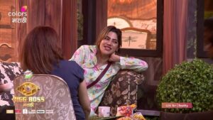 Varsha Usgaonkar Instagram - Grand Celebration मधील आपलं कौतुक पाहून सूरज झाला खूप happy! 😎

‘BIGG BOSS मराठी’, रात्री 9.30 वाजता, फक्त कलर्स मराठीवर आणि विनामूल्य @officialjiocinema वर.

#ColorsMarathi #BIGGBOSSMarathi #JioCinema #BBM #Episodic