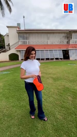 Varsha Usgaonkar Instagram - सुंदर सुमधुर कोकणी गाणं, माझ्या  आवाजात..
.
.
.
.
.
.
#wondergirl #varshausgaonker #konkani #colors #colorsmarathi