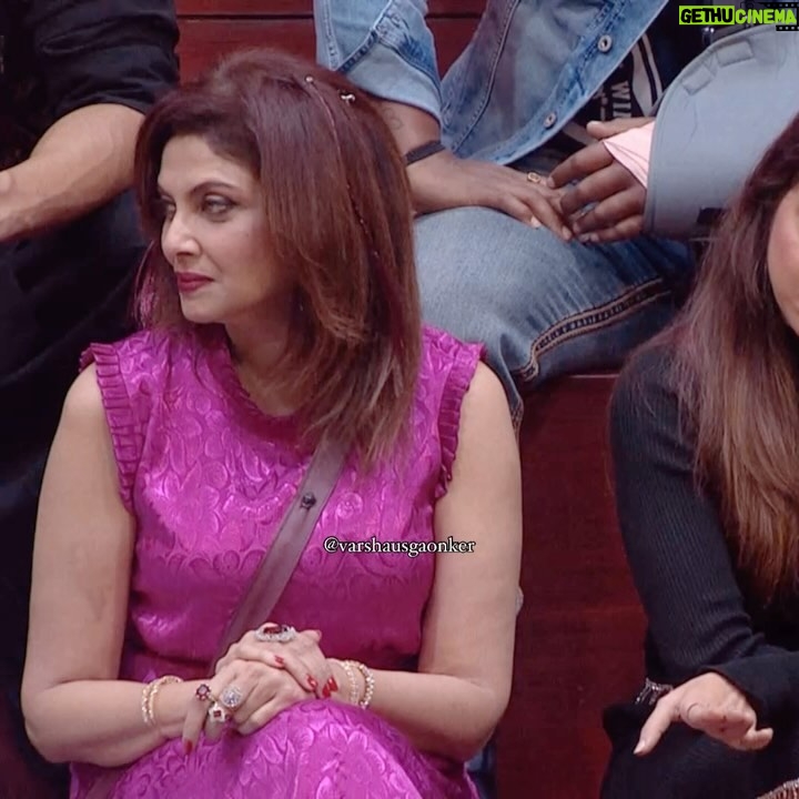 Varsha Usgaonkar - 4.4K Likes - Standing strong, playing smart, and owning every moment in the house. A true individual player, breaking boundaries and setting the bar high.💥
Our #WonderGirl is a #SoloWarrior 🦾 She is FearlessAndFocused 👍🏻
Thank you so much @abhijeetsawant73 for these words.🙏🏻
Thanks @rajshrimarathi @mi_darshana 🙌🏻
‘BIGG BOSS मराठी’ दररोज, रात्री ९ वा. फक्त @colorsmarathi वर आणि @officialjiocinema वर.
#VarshaUsgaonker #VarshaForTheWin #varshausgaonkar #abhijeetsawant #WonderGirl #BiggBoss #BiggbossMarathi #ColorsMarathi #JioCinema #BBM5
#BiggBossJourney