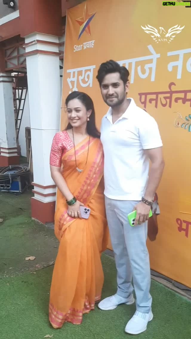 Varsha Usgaonkar - 7.7K Likes - 'सुख म्हणजे नक्की काय असतं' मालिकेच्या सेटवरचा शेवटच्या दिवसाचे काही खास क्षण ❤️
कोठारे व्हिजन निर्मित पहा ‘सुख म्हणजे नक्की काय असतं' मालिकेचे काही शेवटचे एपिसोड.
’सोम-शनि रा. 11-00 वा. फक्त आपल्या Star प्रवाहवर...
#KothareVision #SukhMhanjeNakkiKayAsta #StarPravah #shooting #marathiserial