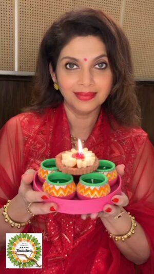 Varsha Usgaonkar Instagram - दसऱ्याच्या हार्दिक शुभेच्छा  Happy Dussehra from Varsha Usgaonker
.
.
.
#varshausgaonker #wondergirl #colorsmarathi #biggboss #trending #varshausgaonkar #dussehra #dussehraspecial #dussehrafestival #dussehrawishes #vijayadashami