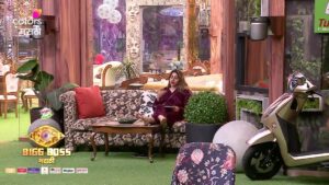 Varsha Usgaonkar Instagram - सगळ्यांनी पकडलाय वर्षाताईंचा ‘झोपाभ्यास’ 😅😴

‘BIGG BOSS मराठी’, रात्री 9 वाजता, फक्त कलर्स मराठीवर आणि विनामूल्य @officialjiocinema वर.

#ColorsMarathi #BIGGBOSSMarathi #JioCinema #BBM #EPK