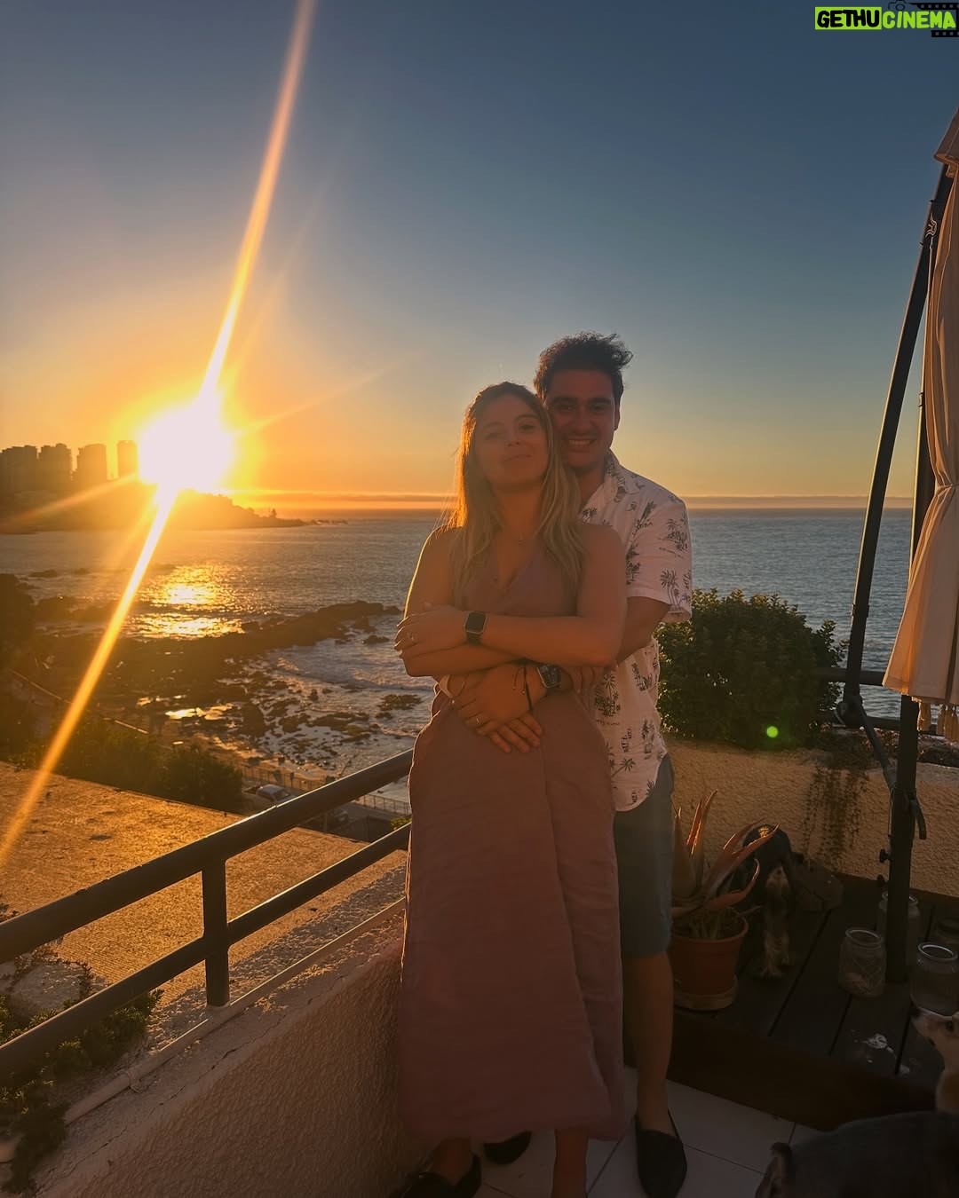 Veronica Bianchi - 16.9K Likes - Nos vamos acercando al sexto mes🤰🏻
Feliz. Rodeada de mi familia que es la mejor del mundo.
El amor de mi marido que no puede estar más emocionado con la llegada de Agustín.
La alegría (y trabajo) que nos entregan los tres 🐾🐾🐾 de la casa.
La plenitud de tomar buenas decisiones❤️
Agradecida de tanto amor🥹