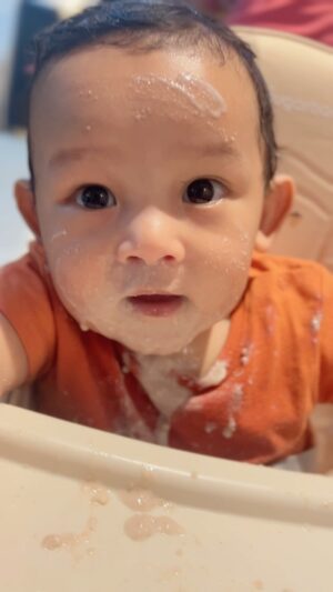 Via Vallen Instagram - Yum yumm yummmm makin cemong makin ganteng kan 😎