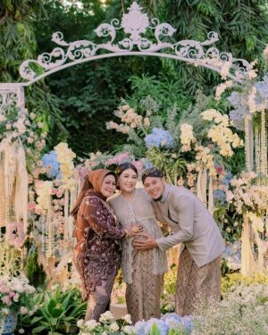 Via Vallen Instagram - Kesayanganku 🤍🌻