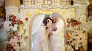 Via Vallen Instagram - Tasyakuran Selapan & Aqiqah Agham 🤍
Ada 3 souvenir buat onty ongkel onlinenya agham nihh
Nanti kita pilih random dari kolom komentar yaa
Aqiqah by @aqiqah86 
Souvenir by @maxmax_collection 
Dekor by @balonfoilsda
