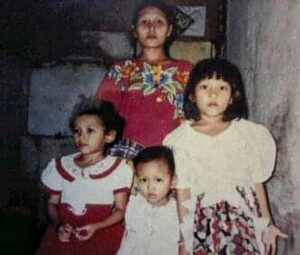 Via Vallen Instagram - Hai Dia kecil, si sulung yang sekarang udah jadi ibu
Terima kasih ya sudah bertahan sampai sejauh ini 🤍🌻