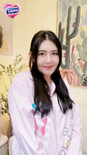 Via Vallen Instagram - yuhuuu Bu-Ibuuu kesayangan~ dapet salam looh Kakak @viavallen 🥰

Selamat hari Kasih Sayang untuk Bu-Ibu dan Pak Su di manapun kalian berada, serta Happy Anniversary untuk Deterjen Sayang! Terima kasih untuk doa dan dukungan kakak @viavallen selama ini dan tidak lupa makasih banyak juga loooh dukungan Bu-Ibuu se-Indonesia, karena kasih sayang kalian semua yang bisa buat kami bertahan sampai di titik ini 😍😍😍

Buat Pak Su, jangan lupa yaaa Bu-Ibu nya di rumah selalu #DiKasihSayang , karena apa??? Karena Ibuuu.. perlu dikasih sayaaang~ *ikutnyanyi

Ohya, jangan lupa kirim-kirim doa dan harapan Bu-Ibu semua di kolom komentar yaaa

#DeterjenSayang