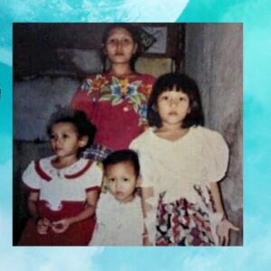 Via Vallen Instagram - Semenjak menjadi ibu
Aku sering bertanya ke Mama, bagaimana rasanya merawatku saat aku bayi, apakah aku menyusahkan?
Mama bercerita panjang lebar sambil tertawa, tapi seketika itu juga hatiku terasa sesak.
Aku membayangkan betapa wanita cantik yang kupanggil Mama ini begitu hebat merawat dan membesarkan aku, beserta adik adikku, di usianya yang sangat muda.
Begitu banyak yang telah dikorbankan oleh Mama untuk anak anaknya, salah satunya tubuhnya dan juga waktunya.
Pantas saja doa ibu mampu menggetarkan Arsy Allah, dan kini akupun memiliki kalimat sakti itu untuk anakku juga.
Mamaku yang hebat dan lugu, aku bangga darahmu mengalir deras dalam tubuhku
Aku berharap semoga kita bisa lebih banyak lagi mengukir memory indah bersama sama
Panjang umur, sehat dan bahagia terus yaa maa
Selamat hari ibu wanita hebatku
Aku sayang Mama selamanya 🤍