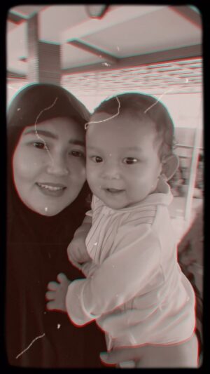 Via Vallen Instagram - Untuk pertama kalinya ajak agham ziarah wali 🤍
Hmmm, pengen banget punya video perjalanan yang estetik
Tapi gimana mau estetik ya, ngetake videonya aja nunggu kalo inget dan sempet 🤭
Untung aja banyak yang baik hati ngevideo aku sama agham, yaaa meskipun sak encrit tapi mayan lah bisa di tambal tambal 
Hmm, tapi boro boro video yaaa
Foto yang bagus aja ga punya 
Apa ini termasuk tidak produktif ya 😅