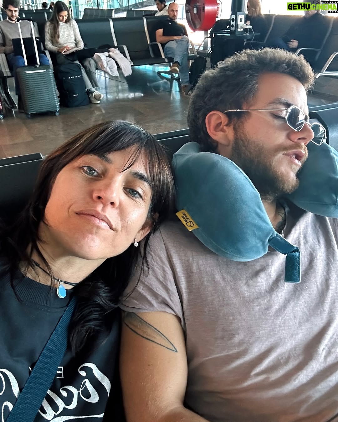 Victoria Maurette - 7.7K Likes - “La complicidad invita a la locura. En este amor, no se permite la cordura.” ❤️ Te amo, con locura, cada día más. Espero vivir esta aventura y repetirla en nuestras futuras vidas, cuando ya no existamos y reencarnemos en otros seres, destinados a encontrarse. Gracias x hacer nuestros días felices, ayudarme a crecer como persona, y x formar una familia conmigo. Te adoro y admiro potro de mi vida. Feliz todo.