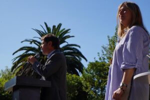 Victoria Onetto Instagram - Acompañé a nuestro gobernador @kicillofok y a @crisalvarezrod en la inauguración de una nueva Casa de la Provincia, en esta oportunidad en la ciudad de #Chascomús.

🏬Esta sede contribuye al proceso de descentralización del Gobierno provincial, para llegar a cada uno de los pueblos del territorio bonaerense, con más eficacia, más organización y condiciones dignas. 

✨Porque el objetivo de esta gestión es continuar facilitando a todos los y las bonaerenses el acceso a trámites y servicios en un ámbito cercano y de proximidad. 

Un Estado presente en todos los rincones de nuestro extensa y maravillosa #Provincia 💪🏽

@kicillofok @crisalvarezrod @provinciaba @jesil_rey @javierchapagaston

#derechoalfuturo