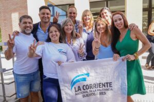 Victoria Onetto Instagram - Acompañé a nuestro gobernador @kicillofok y a @crisalvarezrod en la inauguración de una nueva Casa de la Provincia, en esta oportunidad en la ciudad de #Chascomús.

🏬Esta sede contribuye al proceso de descentralización del Gobierno provincial, para llegar a cada uno de los pueblos del territorio bonaerense, con más eficacia, más organización y condiciones dignas. 

✨Porque el objetivo de esta gestión es continuar facilitando a todos los y las bonaerenses el acceso a trámites y servicios en un ámbito cercano y de proximidad. 

Un Estado presente en todos los rincones de nuestro extensa y maravillosa #Provincia 💪🏽

@kicillofok @crisalvarezrod @provinciaba @jesil_rey @javierchapagaston

#derechoalfuturo