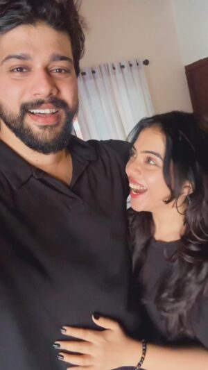 Vidhya Vijayakumar Instagram - holding hands with you always brings us closer❤️❤️❤️❤️#reelsinstagram #reels #trendingreels #reelsinsta #trend #reelsviral #insta #reelsindia #couple #couples