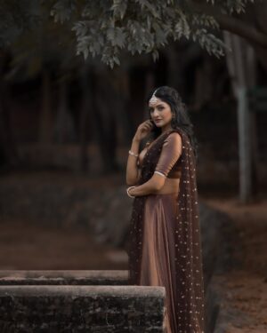 Vimala Raman Instagram - Glowing with the flow ✨🤎✨ 

Thanks to the best for this love u guys 😘❤️🙏🏻
Photography @camerasenthil 
Makeup @chennai_thebridalart 
Hairstylist @mahi_hairstyliz 
Styling @mabia_mb 
Organised by @rrajeshananda 
.
#vimalaraman #picoftheday #photoshoot