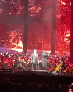 Viviana Gibelli Instagram - Un resumen de una noche mágica con @andreabocelliofficial 

Bravo!!! @nellaoficial  Tu voz fue otro regalo para todos. 

Nuestra Orquesta Sinfónica Simón Bolivar junto a Bocelli y un público que valoró este momento y quería más 👏👏👏

Mis Costillas?? Claro que me acompañaron…  Y yo feliz!!! Saben que esta música me conecta con su abuelo. Como pensé en ti papi. Te dediqué Nessun Dorma ❤️

Muy buena organización y espectáculo @invershow  @mitickera @grupotuandamio 

#andreabocelli