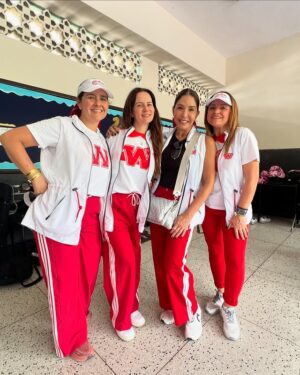 Viviana Gibelli Instagram - Domingo gaitero ❤️ con mis Costillas

Hoy los llevo tras bastidores ➡️ Acompáñame…

@gaitaswashington @aranzaakinin  @sebasakinin 

#aranzaysebastian  #lomejordemividaas #mamagaitera #festivaldegaitas