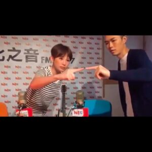 Waa Wei Instagram - 我昨天晚上還在想要傳訊息給你⋯ 
方大同！！！我很難過😭😭😭
我會很想你的⋯你和阿Mui現在見到面了嗎⋯
你們在那邊要好好的，好嗎🤍🤍🤍
-
謝謝你寫了那麼多好聽的歌，
我和路易都好喜歡《艾美夢遊》的繪本，
大同⋯ 謝謝你。🫂🫂🫂

有一天，再見 👋